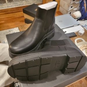 UGGs 12 Black Skyview Chelsea